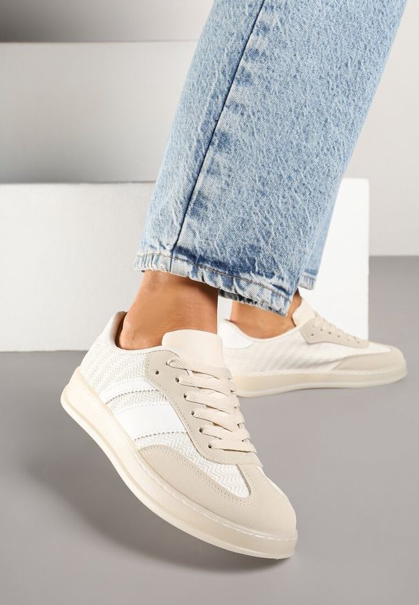 Renee - Beżowe Sneakersy Tenisówki Ozdobione Paskami Amodira. Okazja: na co dzień. Zapięcie: pasek. Kolor: beżowy. Materiał: jeans. Wzór: aplikacja