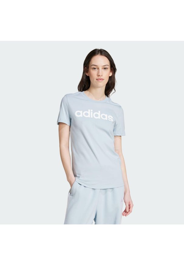 Adidas - T-shirt damski z logo adidas Essentials. Kolor: niebieski, wielokolorowy, biały. Sport: taniec, joga i pilates