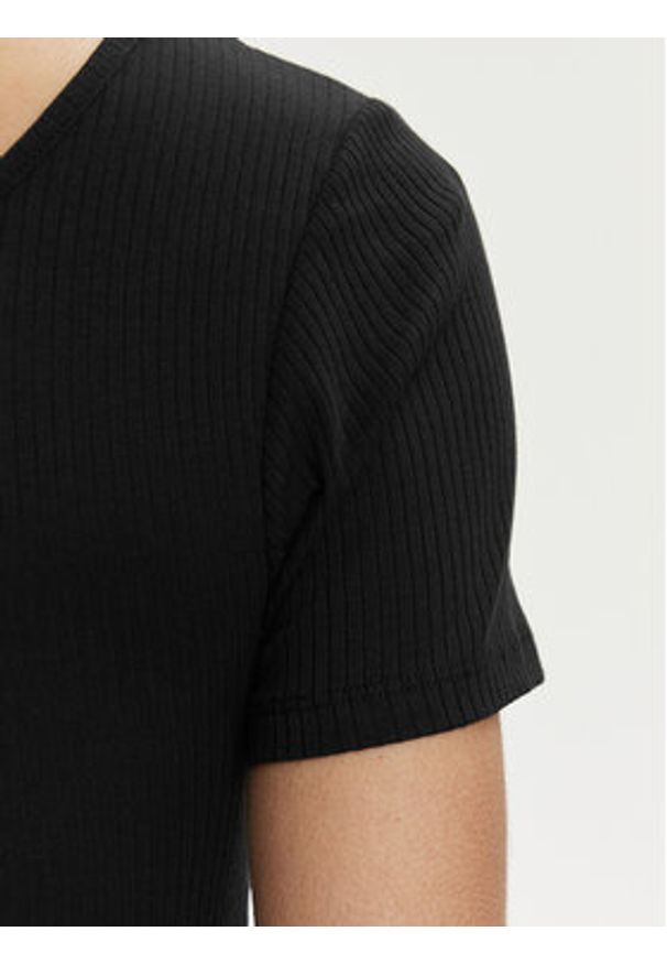 Pieces Sukienka codzienna Kitte 17146324 Czarny Slim Fit. Okazja: na co dzień. Kolor: czarny. Materiał: bawełna. Typ sukienki: proste. Styl: casual