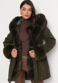 Born2be - Ciemnozielona Kurtka Parka z Futerkiem i Ściągaczem Hegade. Kolor: zielony. Materiał: futro. Wzór: aplikacja #4