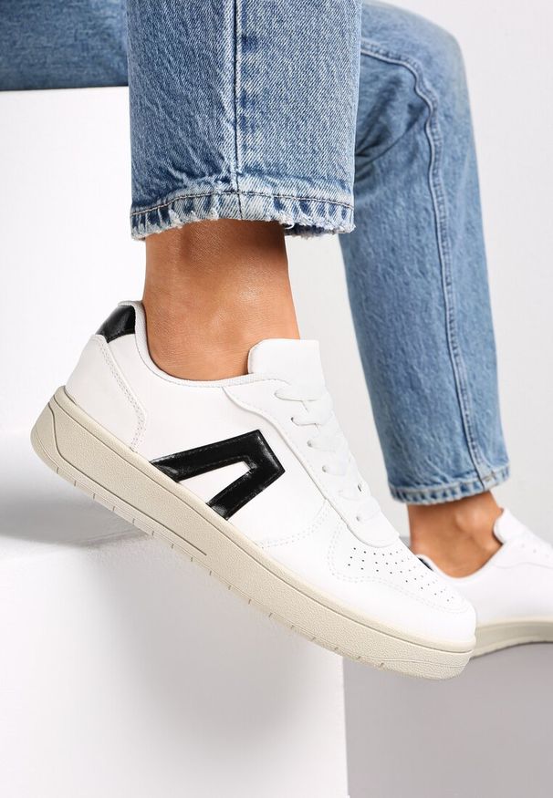 Renee - Biało-Czarne Sneakersy z Wstawkami Araa. Wysokość cholewki: przed kostkę. Kolor: biały. Szerokość cholewki: normalna