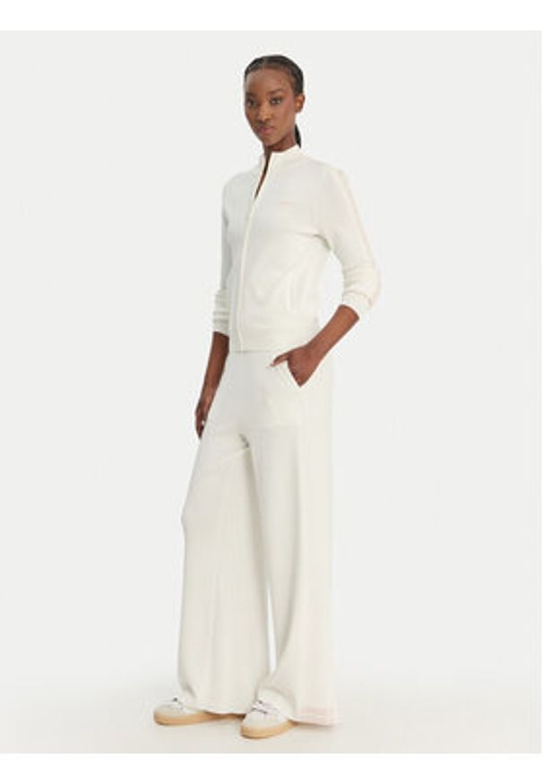 Guess Spodnie dzianinowe V6GB06 Z0651 Biały Regular Fit. Kolor: biały. Materiał: syntetyk