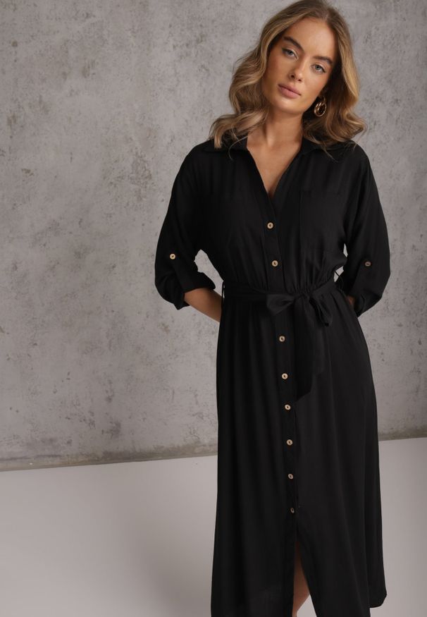 Renee - Czarna Koszulowa Sukienka z Bawełny z Wiązanym Paskiem i Podpinanymi Rękawami Cesela. Okazja: na co dzień. Kolor: czarny. Materiał: bawełna. Typ sukienki: koszulowe. Styl: boho, casual