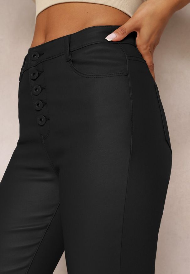 Renee - Czarne Modelujące Spodnie z Ekoskóry o Fasonie Skinny Caetana. Okazja: na co dzień. Kolor: czarny. Sezon: zima, jesień. Styl: casual, elegancki