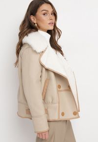 Born2be - Jasnobeżowa Kurtka Biker z Futerkiem Marisine. Kolor: beżowy. Materiał: futro. Sezon: jesień, zima #5