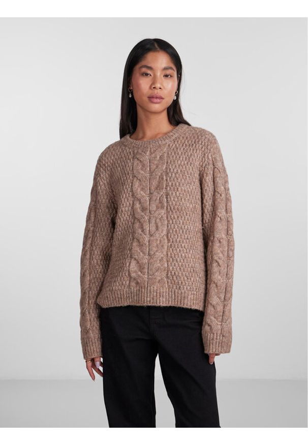 Pieces Sweter 17140372 Brązowy Regular Fit. Kolor: brązowy. Materiał: syntetyk