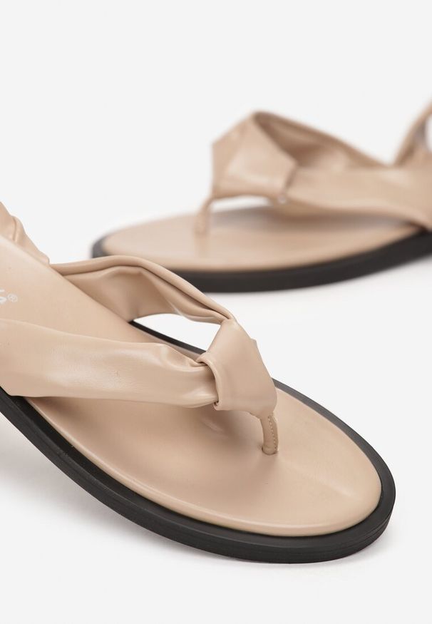 Born2be - Ciemnobeżowe Sandały Wiązane na Łydce w Stylu Japonek Eleanis. Nosek buta: otwarty. Kolor: beżowy. Materiał: len. Sezon: lato. Obcas: na obcasie. Styl: elegancki, wizytowy. Wysokość obcasa: niski