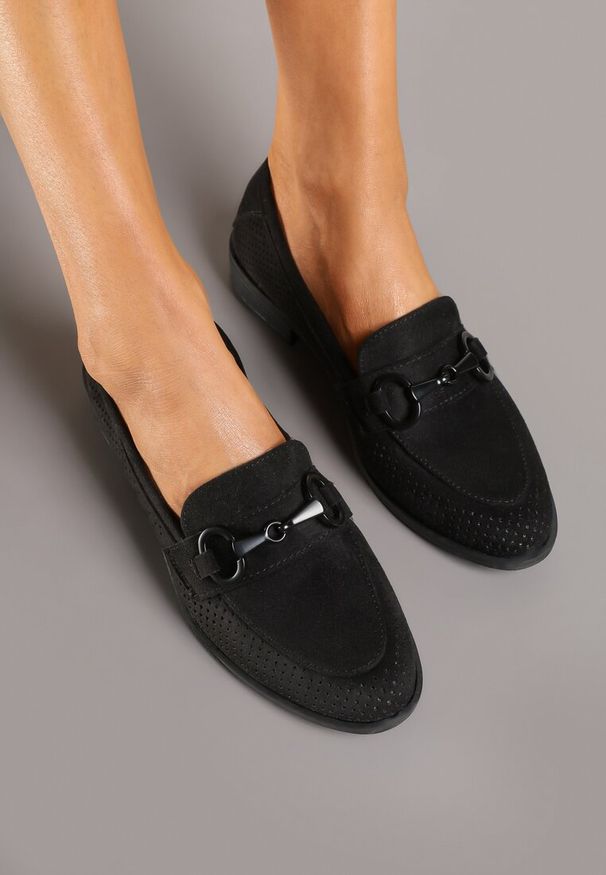 Renee - Czarne Mokasyny Vices z Perforacją z Wkładką ze Skóry Naturalnej Felithria. Okazja: na co dzień. Kolor: czarny. Materiał: skóra. Wzór: aplikacja. Obcas: na obcasie. Styl: elegancki, casual, klasyczny. Wysokość obcasa: niski