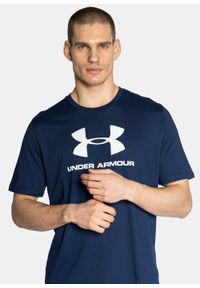 Koszulka Under Armour Sportstyle Logo SS (1329590-408). Kolor: niebieski. Materiał: poliester, materiał, skóra, bawełna. Długość: długie. Sport: fitness #4