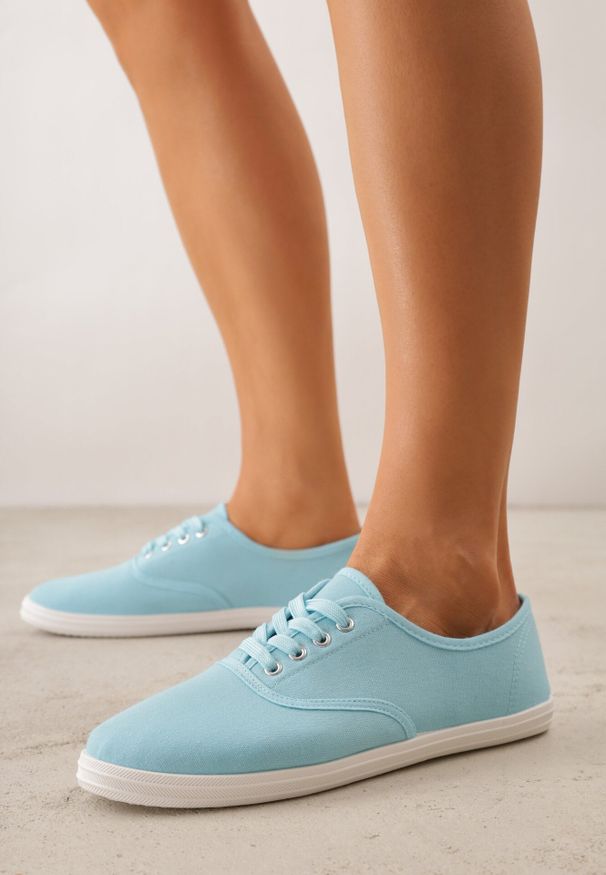 Born2be - Niebieskie Tenisówki na Płaskiej Podeszwie ze Sznurowaniem i Okrągłym Noskiem Ezoma. Wysokość cholewki: przed kostkę. Nosek buta: okrągły. Kolor: niebieski. Wzór: kropki. Obcas: na płaskiej podeszwie