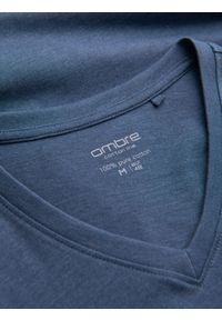 Ombre Clothing - Męska klasyczna bawełniana koszulka z dekoltem w serek BASIC – niebieski melanż V18. Typ kołnierza: dekolt w serek. Kolor: niebieski. Materiał: bawełna. Wzór: melanż. Styl: klasyczny #3