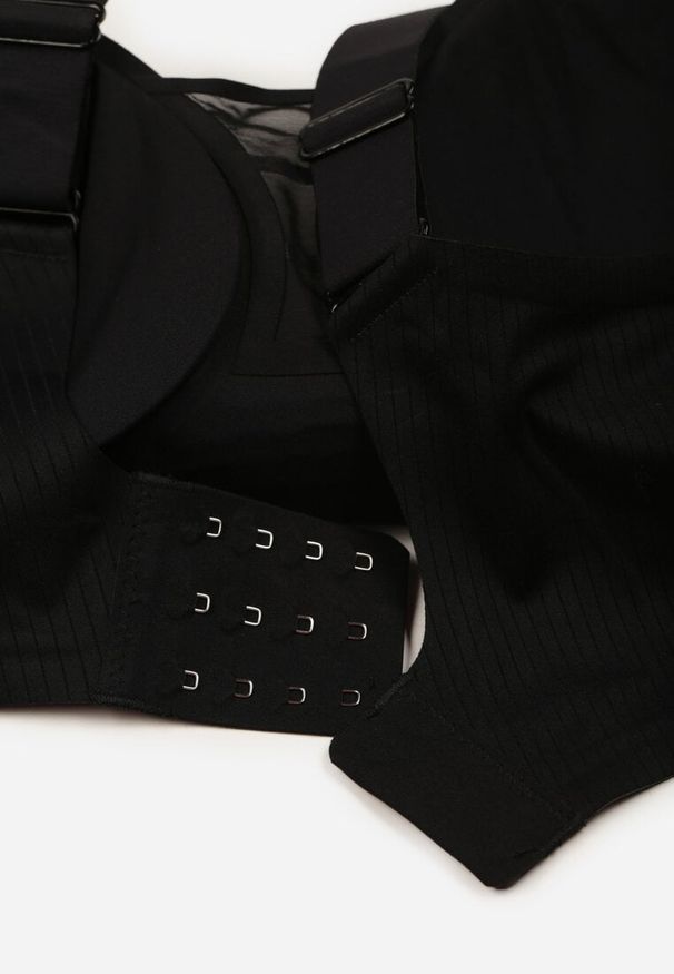 Born2be - Czarny Biustonosz z Prążkowanego Materiału Ezimere. Kolor: czarny. Materiał: materiał, prążkowany. Rodzaj stanika: wyciągane miseczki. Wzór: gładki