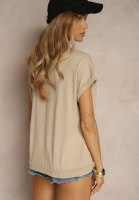Renee - Beżowy Bawełniany T-shirt z Dekoltem w Serek Lireave. Okazja: na co dzień. Typ kołnierza: dekolt w serek. Kolor: beżowy. Materiał: bawełna. Styl: casual #5