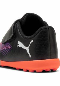 Puma - Dziecięce buty piłkarskie FUTURE 8 PLAY TT V PUMA Black White Glowing Red. Zapięcie: rzepy. Kolor: biały, czarny, czerwony, wielokolorowy. Materiał: syntetyk. Szerokość cholewki: normalna. Sport: piłka nożna