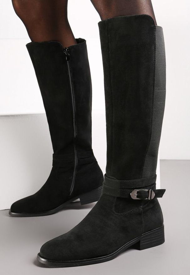 Renee - Czarne Kozaki Muszkieterki z Elastyczną Wstawką i Klamerką Wambra. Kolor: czarny