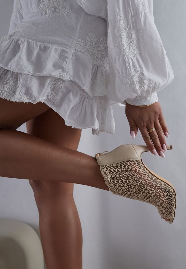 Renee - Beżowe Eleganckie Ażurowe Sandały Vices na Szpilce Nelithin. Okazja: na spotkanie biznesowe. Kolor: beżowy. Wzór: ażurowy. Obcas: na szpilce. Styl: elegancki