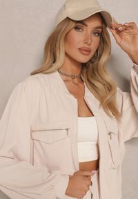 Renee - Beżowy Komplet Dresowy Cargo Spodnie i Bluza Zdobiona Imitacją Kieszeni Nolhira. Kolor: beżowy. Materiał: dresówka. Wzór: aplikacja #3