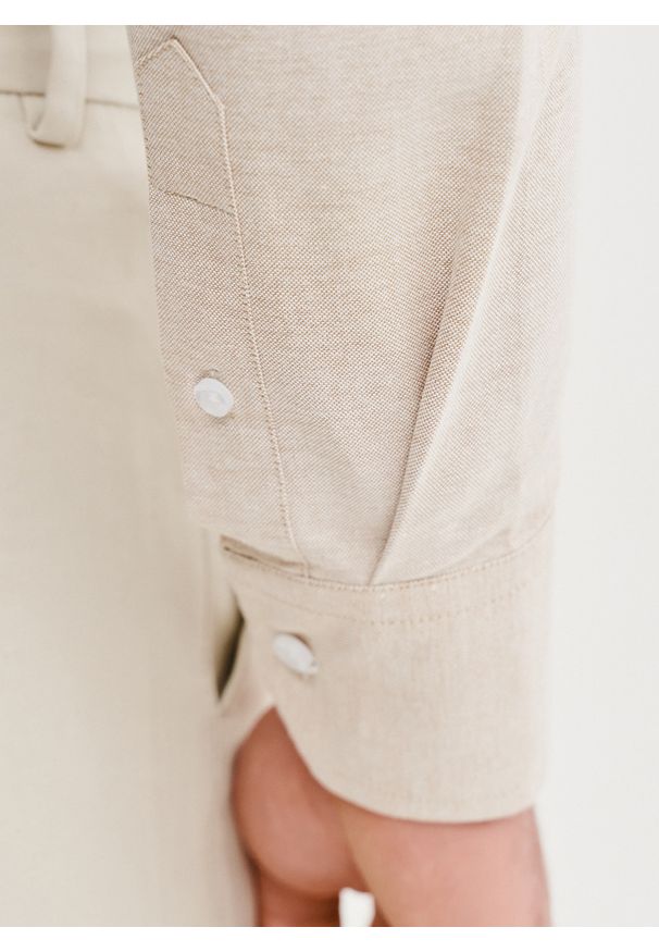 Pako Lorente - PAKO LORENTE – Beżowa bawełniana koszula męska. Kolor: beżowy. Materiał: bawełna. Długość rękawa: długi rękaw. Długość: długie. Wzór: gładki