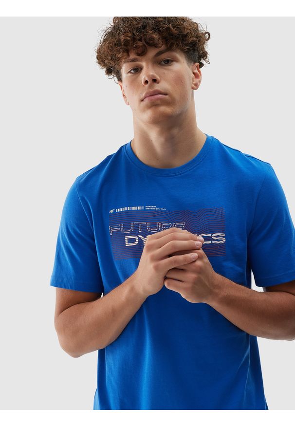 4f - 4F T-shirt regular z nadrukiem męski - niebieski M. Okazja: na co dzień. Kolor: niebieski. Materiał: bawełna, dzianina, jersey. Długość rękawa: krótki rękaw. Długość: krótkie. Wzór: nadruk. Styl: klasyczny, casual, sportowy