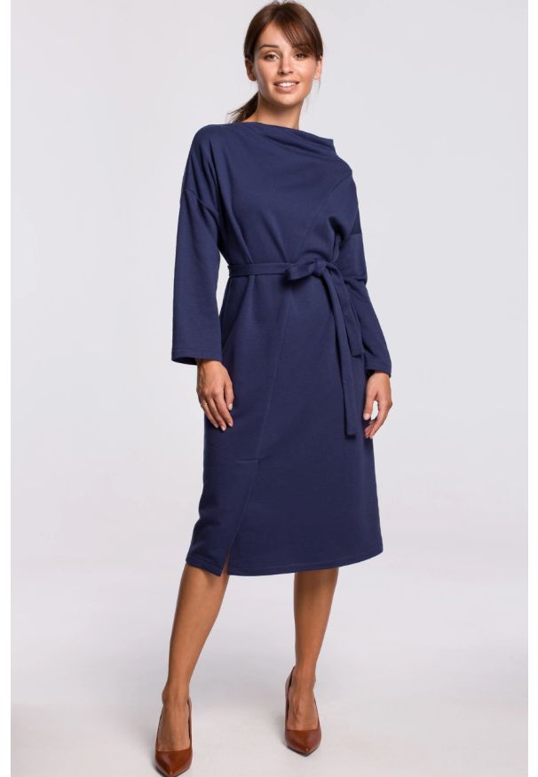 Sukienki.shop - Bawełniana ciepła sukienka dzianinowa z paskiem niebieska. Kolor: niebieski. Materiał: dzianina, bawełna. Sezon: zima, jesień