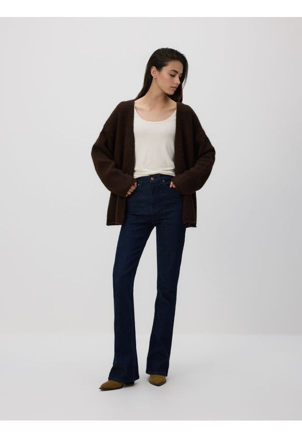 Reserved - Kardigan z wiązaniem - brązowy. Kolor: brązowy. Materiał: dzianina, wełna