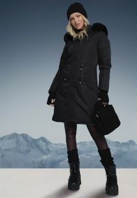 Born2be - Szaro-Czarna Dwustronna Kurtka za Kolano z Kapturem z Futerkiem Zephyro. Typ kołnierza: kaptur. Kolor: czarny. Materiał: futro. Długość: długie. Wzór: aplikacja, gładki #2