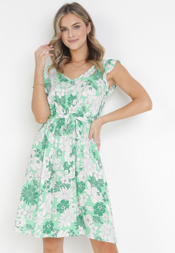 Born2be - Zielona Sukienka z Wiskozy w Kwiaty Fannio. Kolor: zielony. Materiał: wiskoza. Wzór: kwiaty. Sezon: lato. Długość: mini