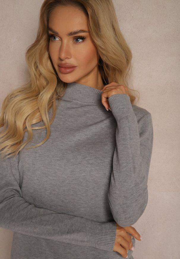 Renee - Szary Casualowy Golf Arlotta. Okazja: na co dzień. Typ kołnierza: golf. Kolor: szary. Materiał: poliamid, jeans, jedwab, poliester. Styl: casual