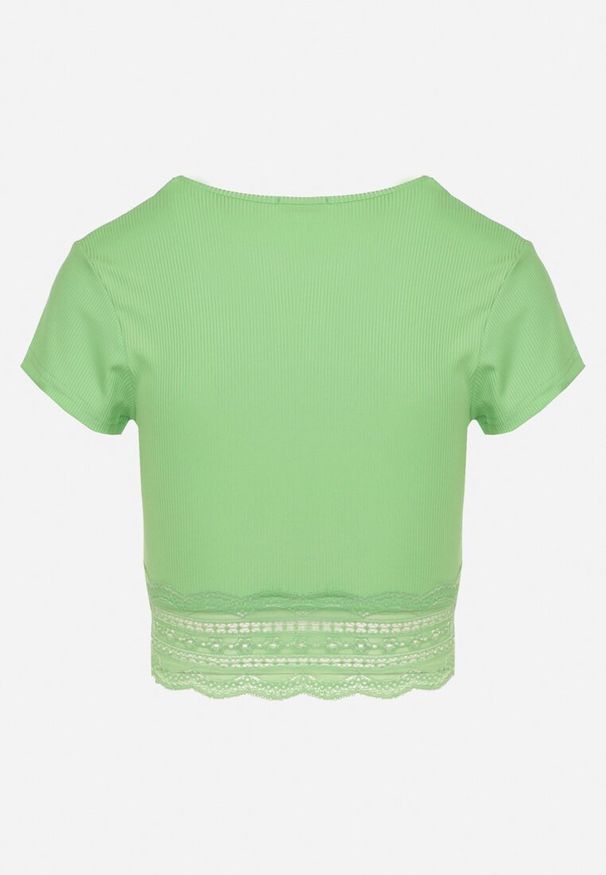 Born2be - Zielony T-shirt Top z Krótkim Rękawem z Dołem Ozdobionym Koronką Vavilla. Okazja: na co dzień. Kolor: zielony. Materiał: koronka. Długość rękawa: krótki rękaw. Długość: krótkie. Wzór: aplikacja, koronka. Styl: elegancki, casual