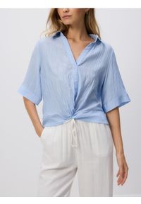 Reserved - Koszula z efektem gniecenia - jasnoniebieski. Kolor: niebieski. Materiał: wiskoza