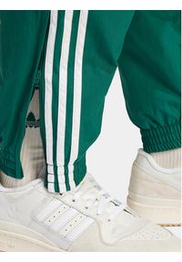 Adidas - adidas Spodnie dresowe Adicolor Woven Firebird IT2497 Zielony Regular Fit. Kolor: zielony. Materiał: syntetyk #5