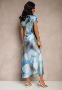 Renee - Niebieska Sukienka o Rozkloszowanym Kroju z Marszczeniem w Abstrakcyjny Print Tilloreta. Okazja: na co dzień. Kolor: niebieski. Wzór: nadruk. Styl: casual #4