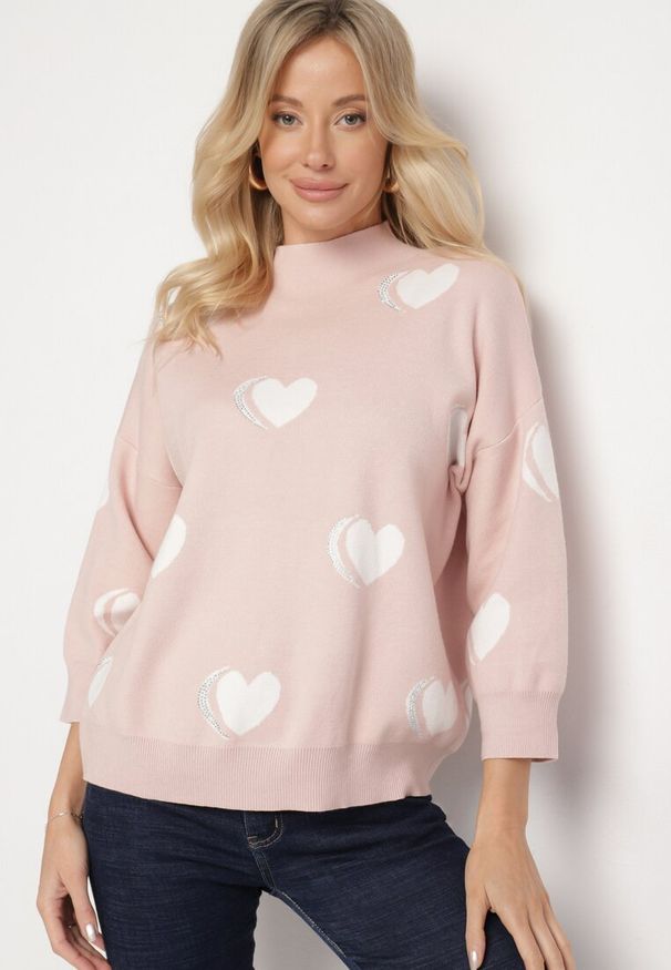 Born2be - Jasnoróżowy Sweter z Modalem i Wiskozą w Serca Zeanita. Okazja: na co dzień. Kolor: różowy. Materiał: wiskoza. Styl: elegancki, casual