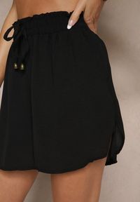 Renee - Czarne Szorty High Waist o Luźnym Kroju Mevaluna. Okazja: na co dzień, na spacer. Stan: podwyższony. Kolor: czarny. Styl: casual #4