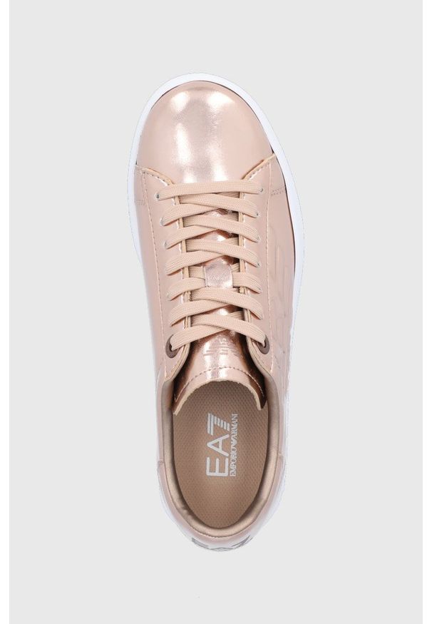 EA7 Emporio Armani Buty skórzane kolor złoty na płaskiej podeszwie. Nosek buta: okrągły. Zapięcie: sznurówki. Kolor: złoty. Materiał: skóra. Obcas: na płaskiej podeszwie