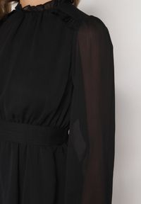 Born2be - Czarna Rozkloszowana Sukienka Siateczkowa z Bufiastymi Rękawami Isovana. Okazja: na co dzień. Kolor: czarny. Styl: casual, elegancki #4