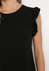 Born2be - Czarna Letnia Sukienka Bawełniana z Falbankami Wokół Ramion Sasare. Typ kołnierza: kołnierz z falbankami. Kolor: czarny. Materiał: bawełna. Długość rękawa: krótki rękaw. Wzór: aplikacja. Sezon: lato. Typ sukienki: trapezowe #7