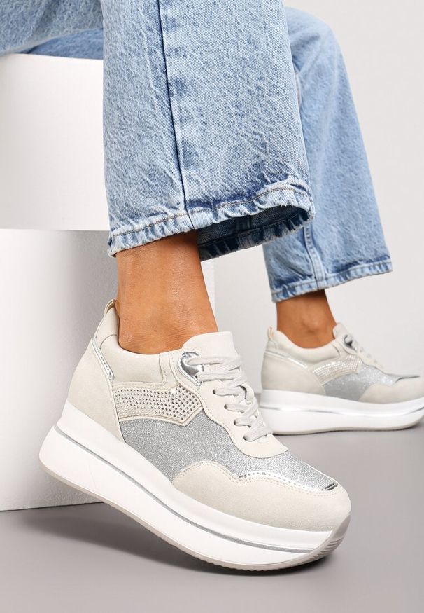 Born2be - Beżowe Sneakersy na Grubej Podeszwie z Ozdobnymi Cyrkoniami Alista. Okazja: na co dzień. Kolor: beżowy. Sport: turystyka piesza