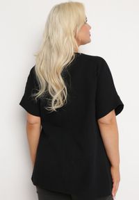 Born2be - Czarna Bawełniana Bluzka z Kieszonką na Boku Quilea. Kolor: czarny. Materiał: bawełna. Styl: elegancki