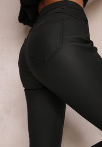 Renee - Czarne Spodnie Skinny z Ekoskóry Operwena. Okazja: na co dzień. Stan: podwyższony. Kolor: czarny. Materiał: satyna. Długość: długie. Sezon: wiosna, zima, jesień. Styl: sportowy, wizytowy, casual, elegancki