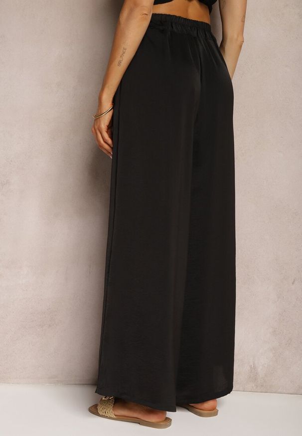 Renee - Czarne Wiskozowe Spodnie Szerokie High Waist Rissalene. Okazja: na spotkanie biznesowe, do pracy. Stan: podwyższony. Kolor: czarny. Materiał: wiskoza. Styl: elegancki, biznesowy