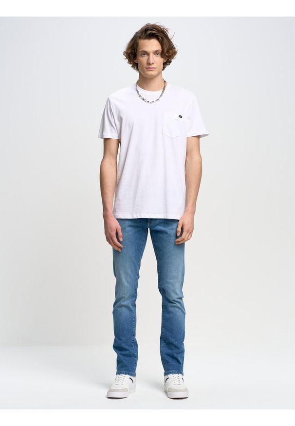Big-Star - Koszulka męska z kieszonką biała Carbon 101. Okazja: na co dzień. Kolor: biały. Materiał: jeans, bawełna, denim. Długość rękawa: krótki rękaw. Długość: krótkie. Wzór: aplikacja. Styl: casual