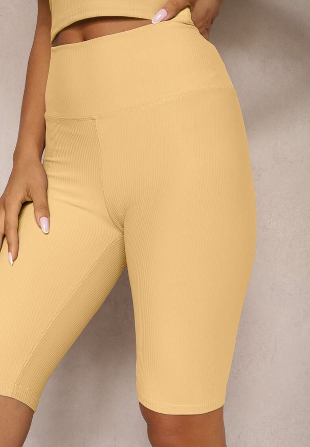 Renee - Jasnożółte Szorty Typu Kolarki High Waist z Prążkowanego Materiału Vimara. Stan: podwyższony. Kolor: żółty. Materiał: materiał, prążkowany. Sezon: lato