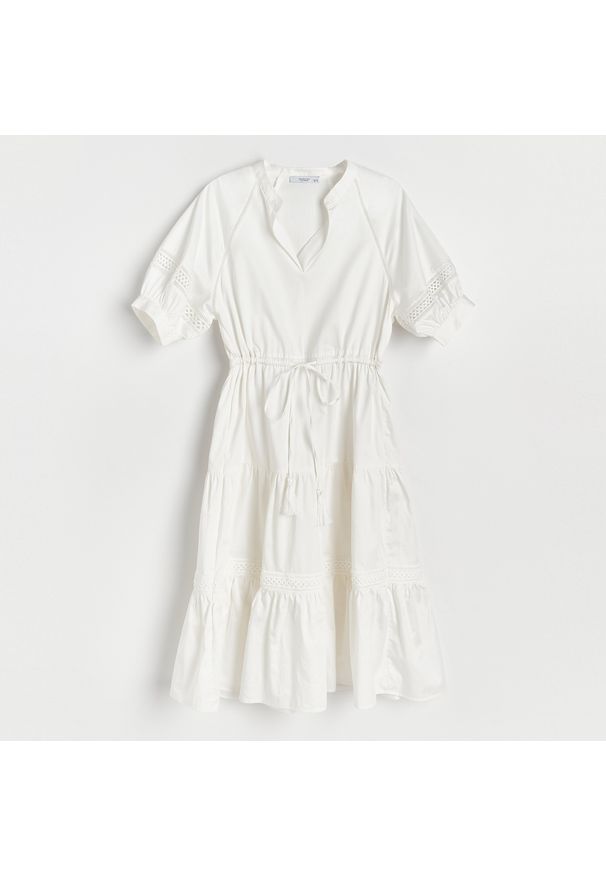 Reserved - Bawełniana sukienka z falbanami - Biały. Kolor: biały. Materiał: bawełna