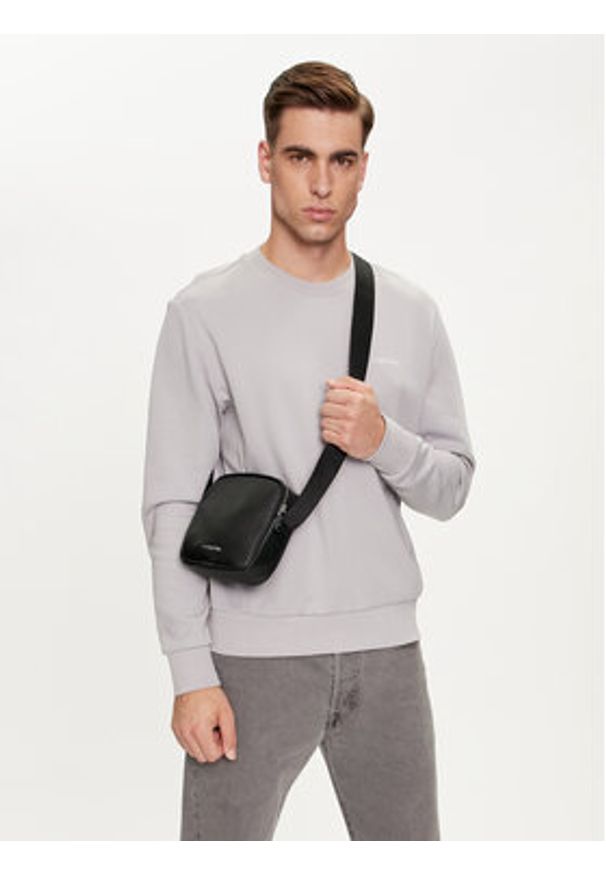 Calvin Klein Saszetka Ck Est. Pu Cube Reporter K50K511861 Czarny. Kolor: czarny. Materiał: skóra