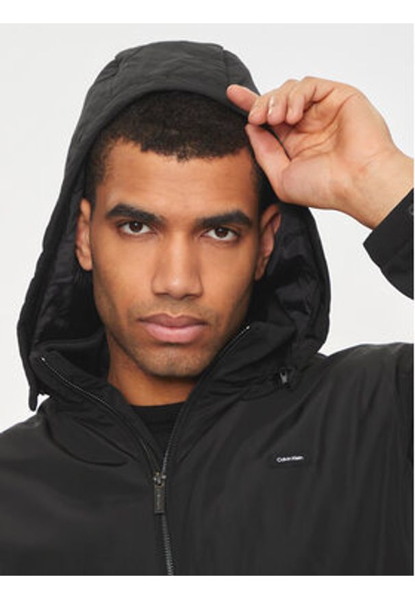 Calvin Klein Kurtka przejściowa K10K113005 Czarny Regular Fit. Kolor: czarny. Materiał: syntetyk