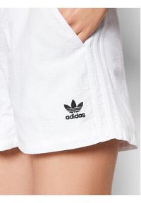 Adidas - adidas Szorty sportowe HC2047 Biały Regular Fit. Kolor: biały. Materiał: bawełna