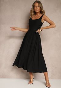 Renee - Czarna Rozkloszowana Sukienka z Wiskozy Milunisa. Okazja: na co dzień. Kolor: czarny. Materiał: wiskoza. Typ sukienki: rozkloszowane. Styl: klasyczny, elegancki, casual