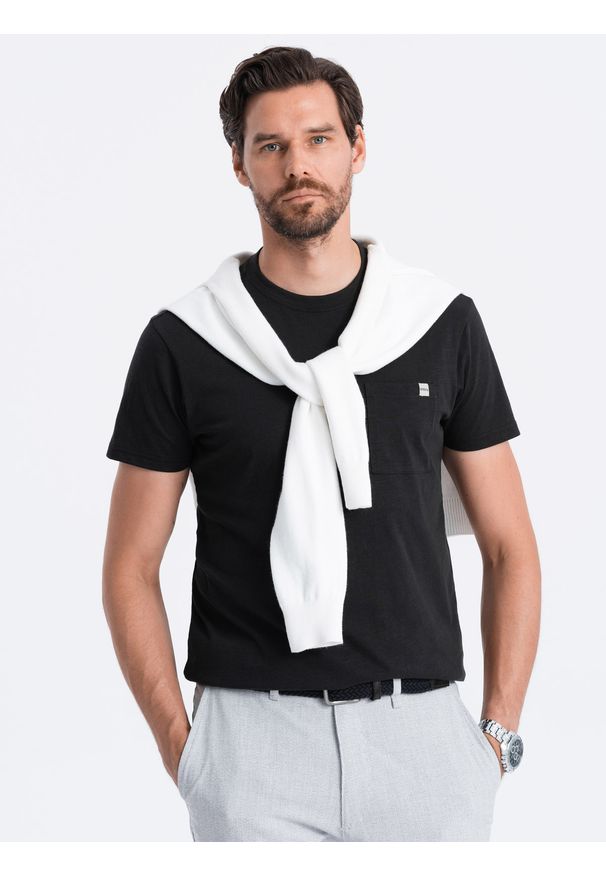 Ombre Clothing - Dzianinowy T-shirt męski z naszytą kieszonką - czarny V5 - Rozmiar: M. Kolor: czarny. Materiał: dzianina. Długość rękawa: krótki rękaw. Długość: krótkie. Wzór: aplikacja. Styl: klasyczny