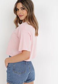 Born2be - Jasnoróżowy T-shirt Rheniala. Okazja: na co dzień. Kolor: różowy. Materiał: bawełna, materiał. Długość rękawa: krótki rękaw. Długość: krótkie. Wzór: gładki. Sezon: lato. Styl: casual #5